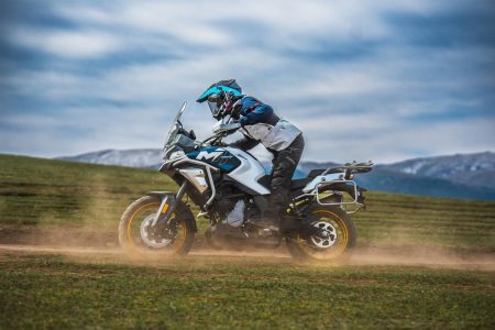 mb_cfmoto_700mt_2025_gallery_01