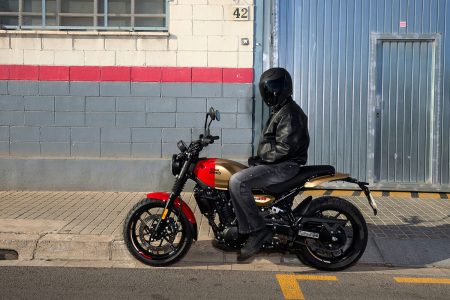 mb_royal_enfield_guerrilla_450_gallery_01